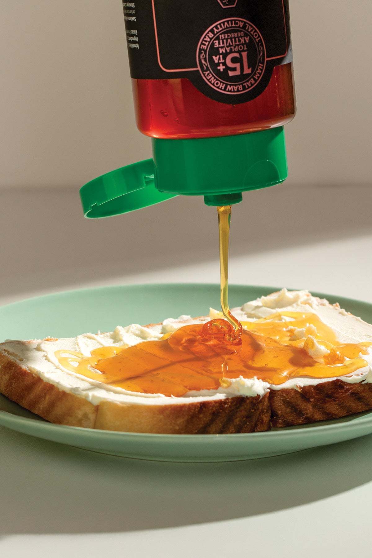عسل الصنوبر العضوي من Eğriçayır، TA15+، عبوة ضغط، 550 جم