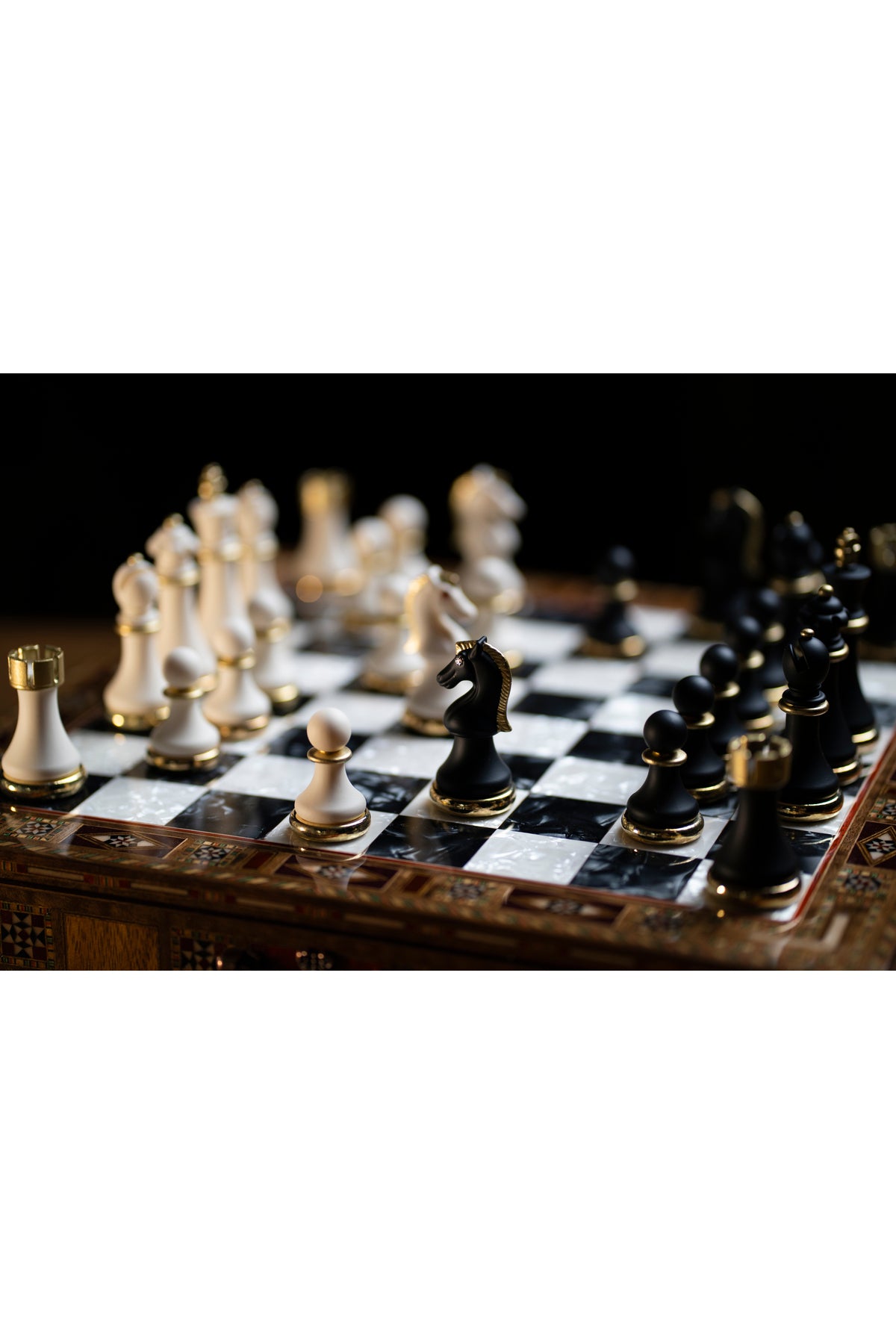 GGS GrandGiftStore طقم شطرنج فاخر أسود وأبيض مع أدراج وقطع كلاسيكية