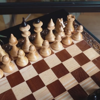 Staunton Boxwood Classic Chess Set with Storage Drawers & Hand-Painted Pieces | طقم شطرنج ستونتون كلاسيكي من خشب الشمشير مع أدراج تخزين وقطع ملونة يدوياً